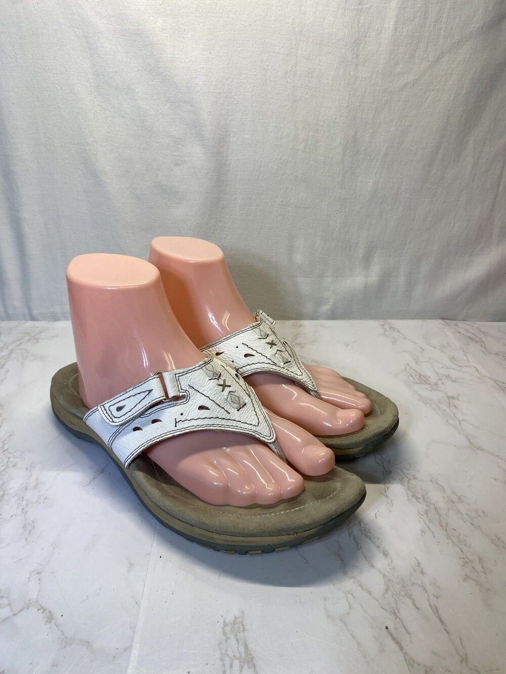 Earth Origins White Leather Flip Flop Adjustable Thong Sandal Sara Size 11 Wide